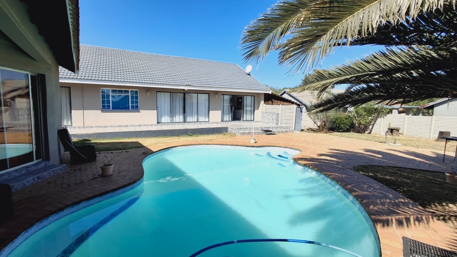 4 Bedroom Property for Sale in Roodia Free State